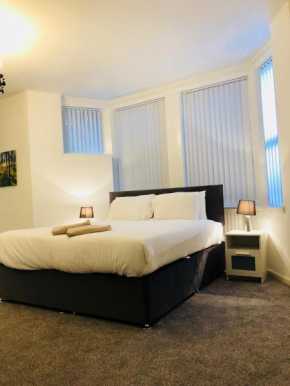 No 2 AT IVANHOE - LARGE 1 BED NEAR SEFTON PARK AND LARK LANE